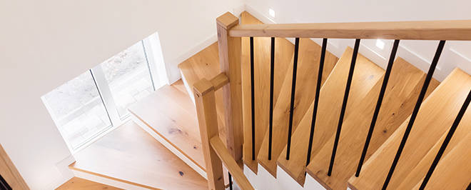 Hauteur des garde-corps intérieur et extérieur.